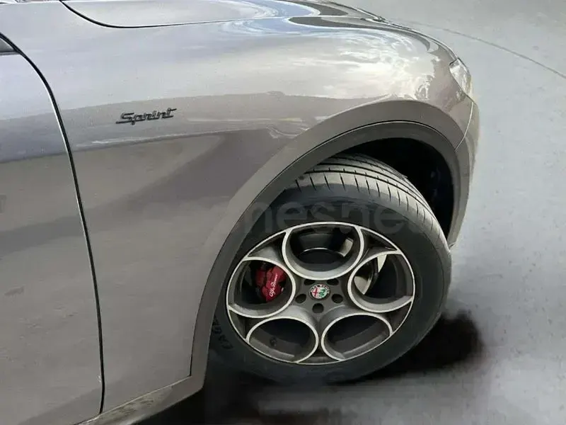 Usado Alfa Romeo Stelvio Sprint 190 CV (139 kW) 2021 Gris / plata SUV