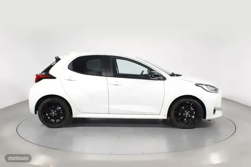 Usado Toyota Yaris Style 116 CV (85 kW) 2022 Blanco Utilitario