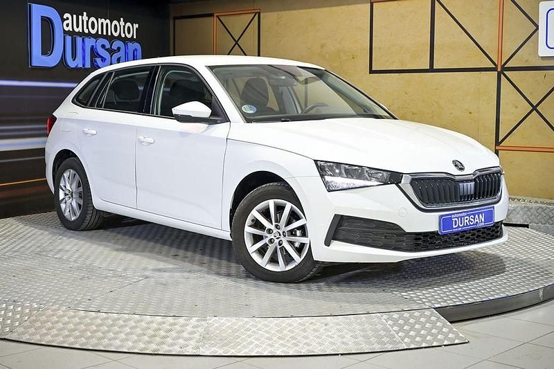 Usado Skoda Scala Active 90 CV (66 kW) 2022 Blanco Utilitario