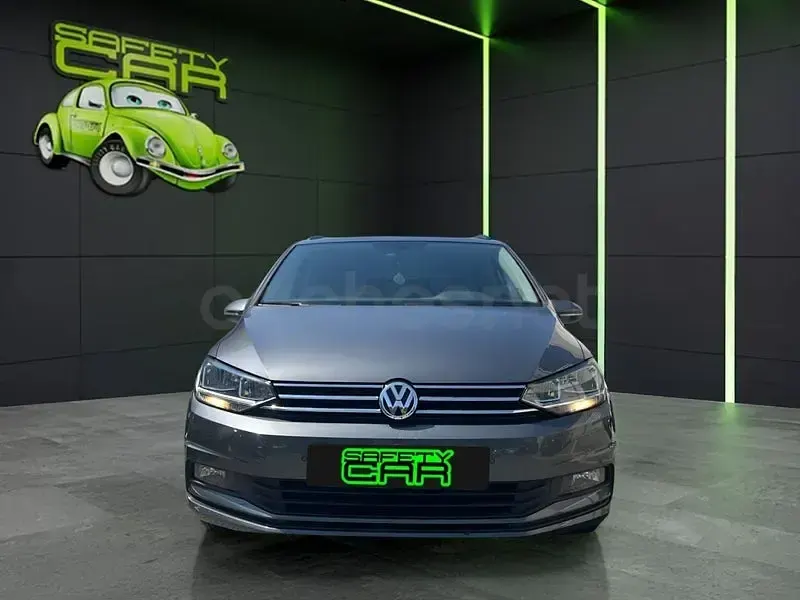 Usado VW Touran Advance 150 CV (110 kW) 2021 Gris / plata Monovolumen