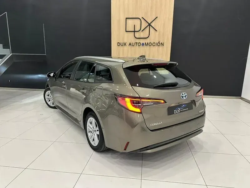 Usado Toyota Corolla Active 122 CV (89 kW) 2023 Beige Familiar