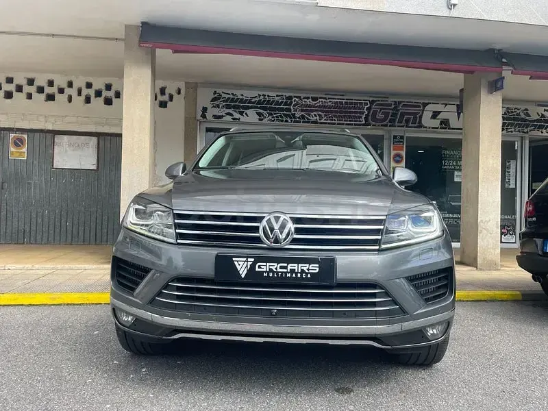 Second-hand VW Touareg 262 CP (192 kW) 2016 Gri SUV