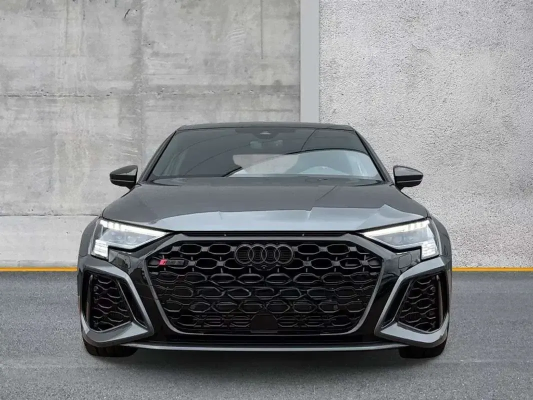 Usado Audi RS3 Sportback 400 CV (294 kW) 2024 Gris Utilitario