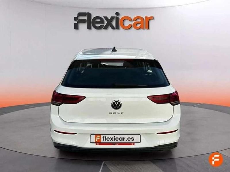 Usado VW Golf VIII 110 CV (80 kW) 2021 Blanco Familiar