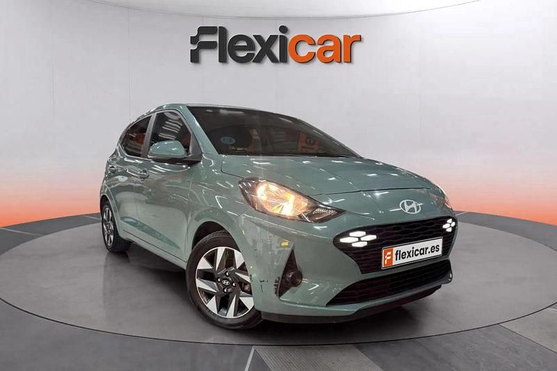 Verde Usado 2023 Hyundai i10 Utilitario | 11.490 € (Precio justo) - Imagen 1/4