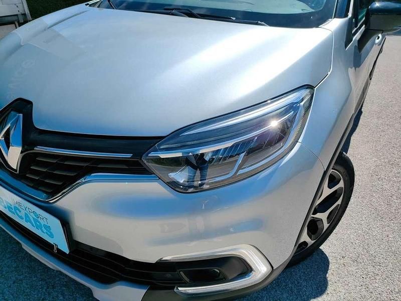 Usado Renault Captur Zen 120 HP (88 kW) 2017 Cinzento SUV
