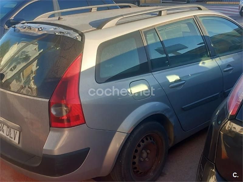 Usado Renault Mégane GrandTour Dynamique 120 CV (88 kW) 2005 Gris / plata Familiar