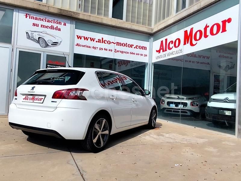 Usado Peugeot 308 Allure 110 CV (80 kW) 2017 Blanco Berlina