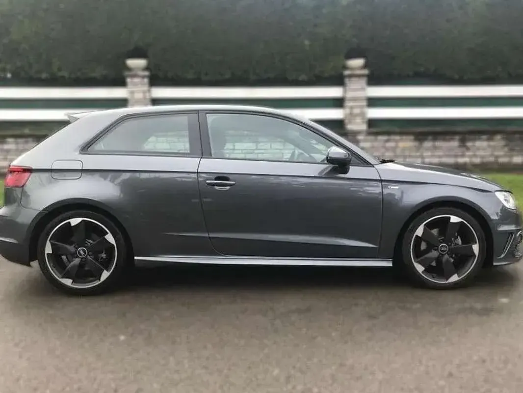 Usado Audi A3 Premium 150 CV (110 kW) 2014 Gris Utilitario