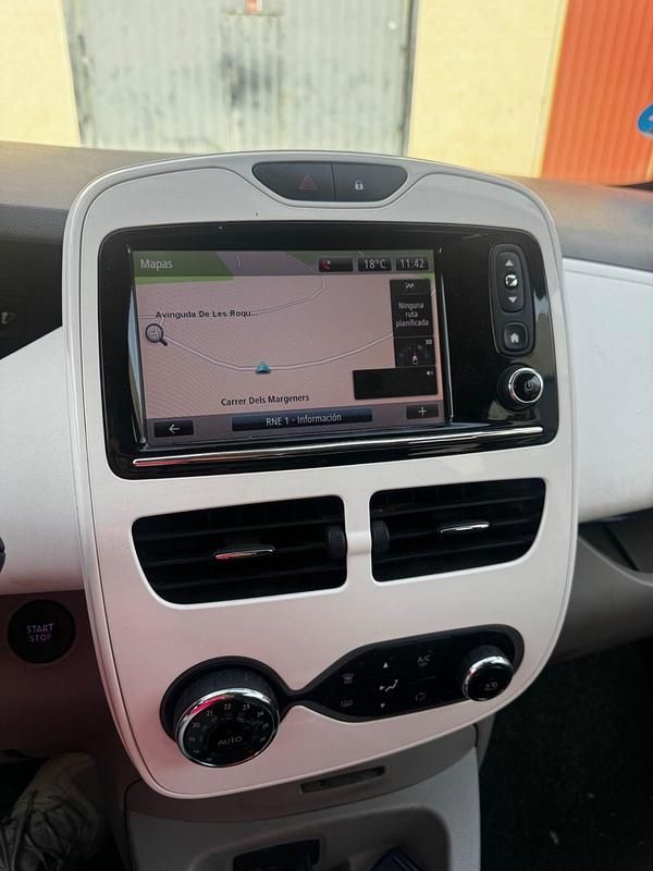 Usado Renault Zoe Bose Edition 67 kW (92 CV) 2017 Blanco Utilitario