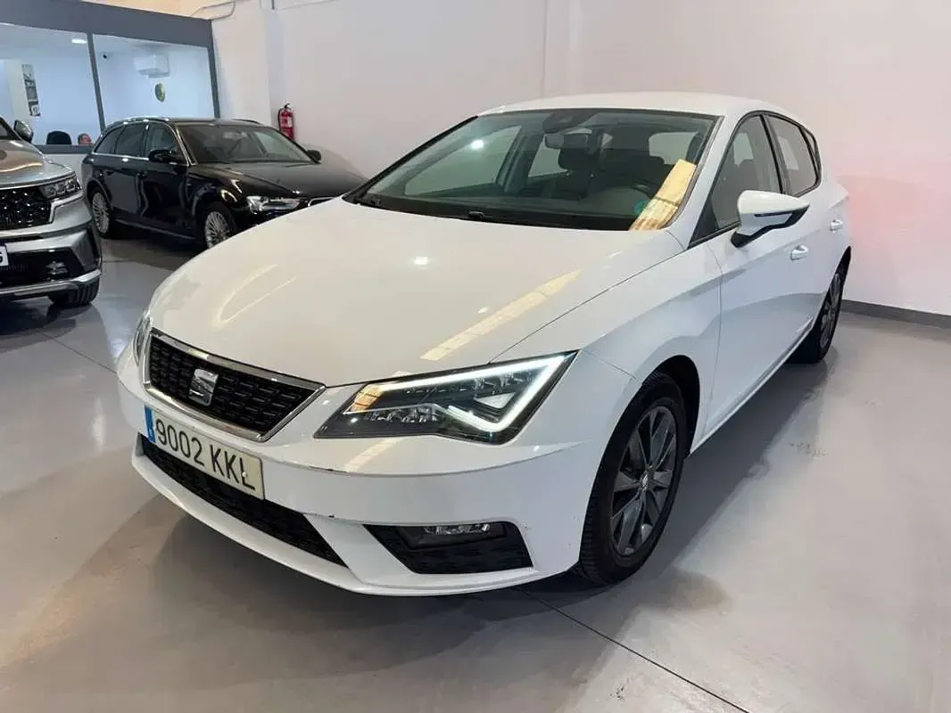 Usado Seat Leon ST Style 110 CV (80 kW) 2018 Blanco Familiar