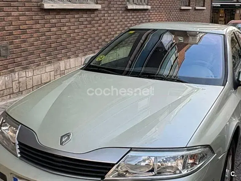 Usado Renault Laguna II Authentique 123 CV (90 kW) 2001 Verde Berlina