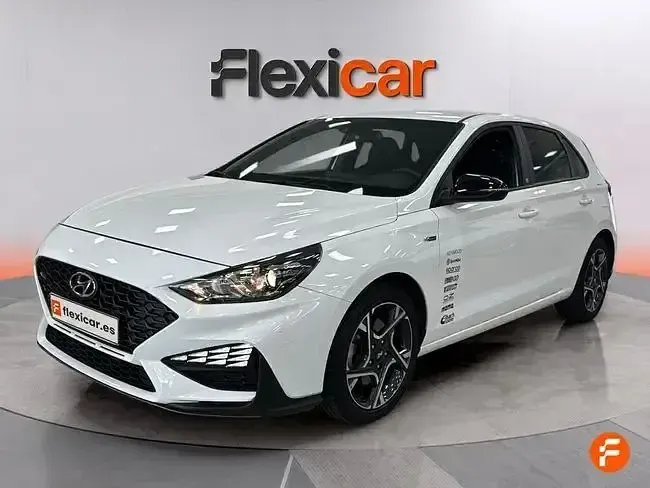 Usado Hyundai i30 N Line 100 CV (73 kW) 2024 Blanco Berlina