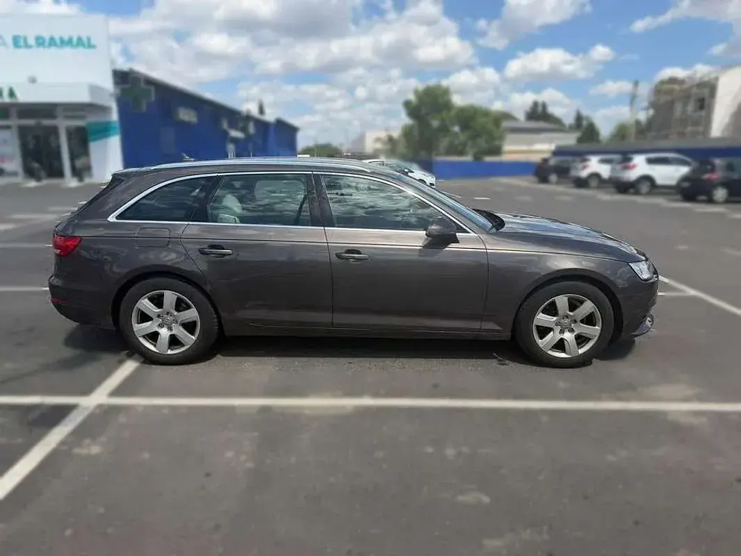 Usado Audi A4 Design 190 CV (139 kW) 2018 Marrón Familiar