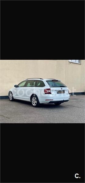 Blanco Usado 2018 Skoda Octavia Ambition Familiar | 10.000 € (Precio justo) - Imagen 1/4