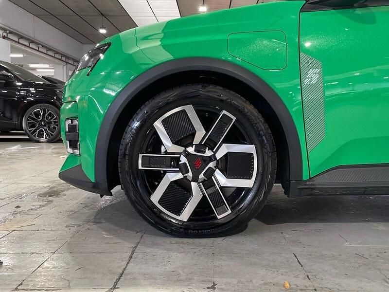 Usado Renault R5 Techno 110 kW (150 CV) 2025 Verde Utilitario