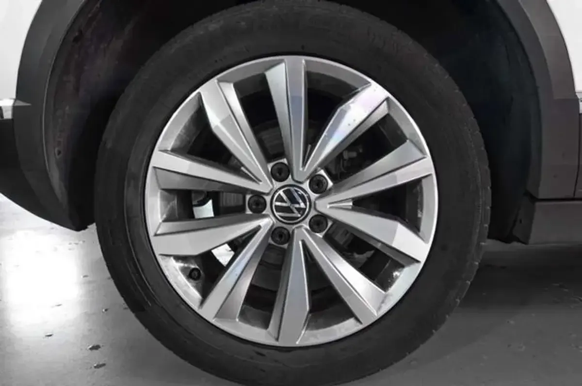 Usado VW T-Roc 110 CV (80 kW) 2021 Rojo SUV