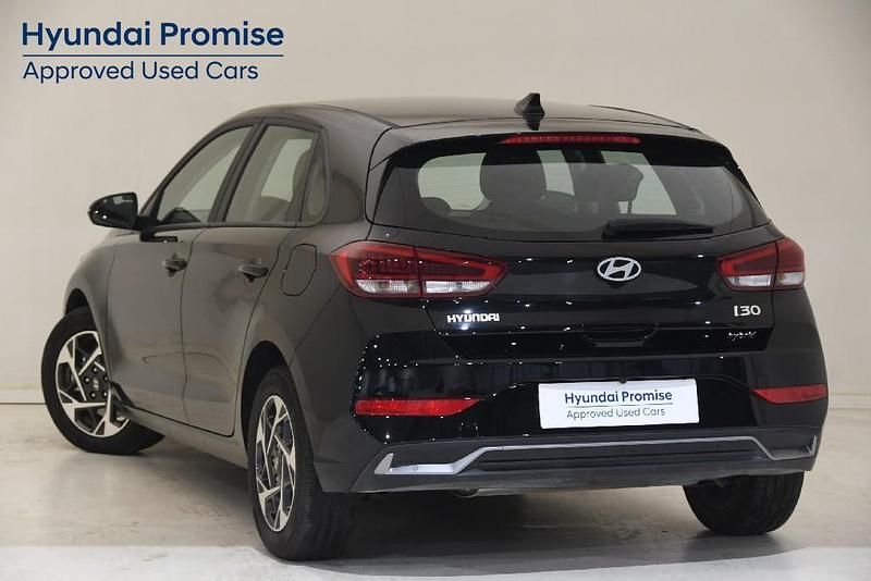 Usado Hyundai i30 100 CV (73 kW) 2024 Negro