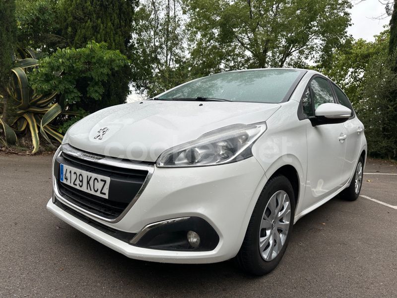 Blanco Usado 2017 Peugeot 208 Style Utilitario | 7900 € (Precio justo) - Imagen 1/4
