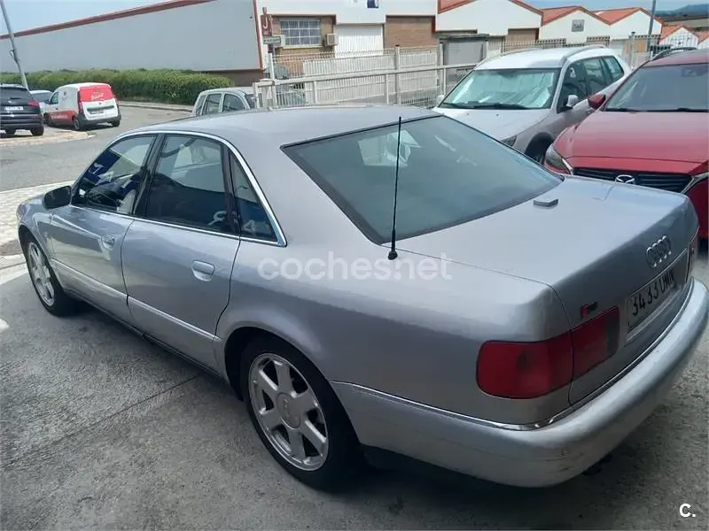 Usado Audi A8 225 CV (165 kW) 2002 Gris / plata Berlina