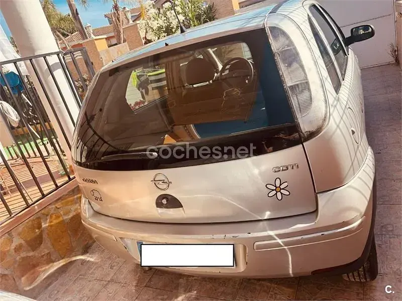 Usado Opel Corsa Essentia 70 CV (51 kW) 2004 Gris / plata Utilitario