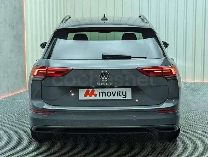 Usado VW Golf VIII Life 115 CV (84 kW) 2022 Gris / plata Familiar