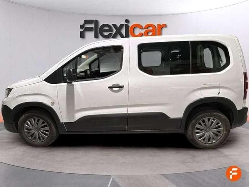 Usado Peugeot Rifter Allure 101 CV (74 kW) 2025 Blanco Monovolumen