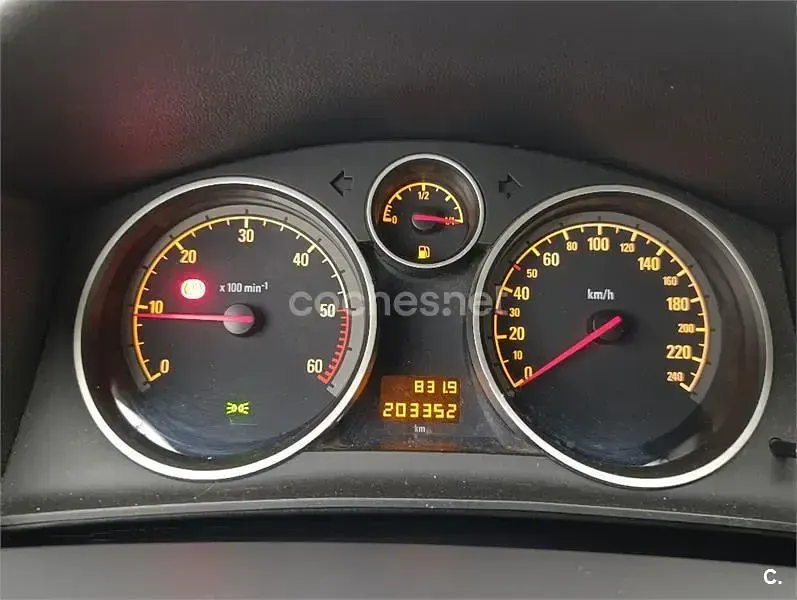 Usado Opel Astra Selective 110 CV (80 kW) 2010 Gris / plata Familiar