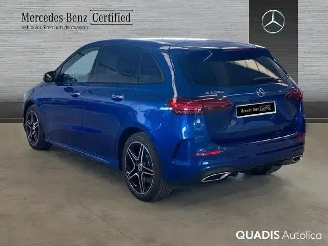 Usado Mercedes B250e 218 CV (160 kW) 2025 Azul espectra Monovolumen