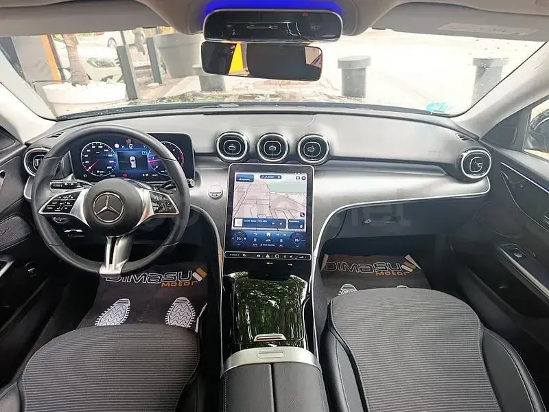 Usado Mercedes C220 200 CV (147 kW) 2022 Azul Familiar
