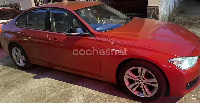 Usado BMW 318 Sport Line 143 CV (105 kW) 2012 Rojo Berlina