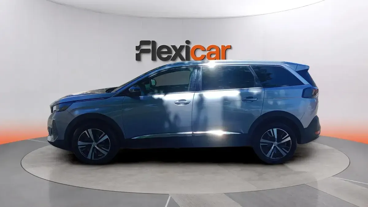 Usado Peugeot 5008 GT 131 CV (96 kW) 2024 Gris SUV