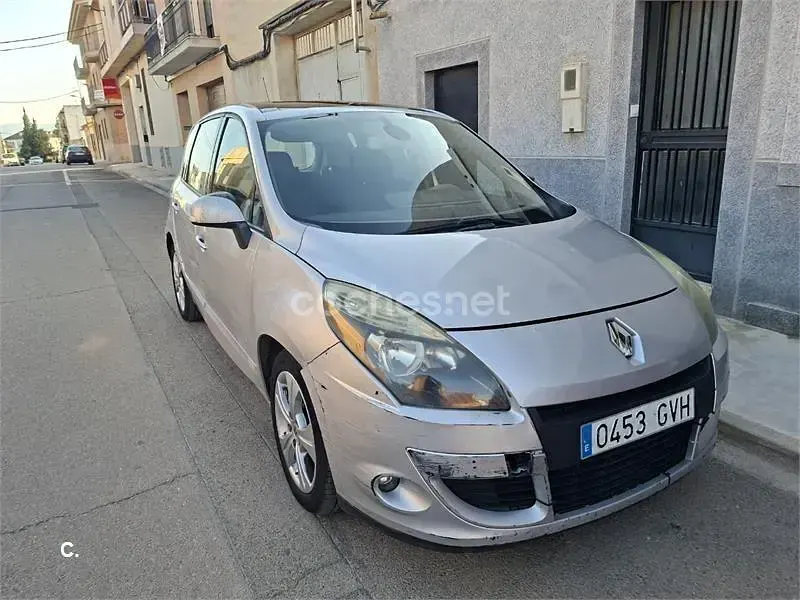 Usado Renault Scénic III Dynamique 105 CV (77 kW) 2010 Gris / plata Monovolumen
