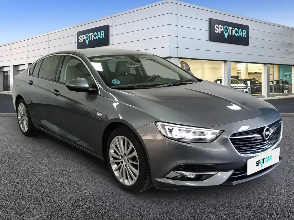 Usado Opel Insignia Innovation 136 CV (100 kW) 2020 Gris / plata Berlina