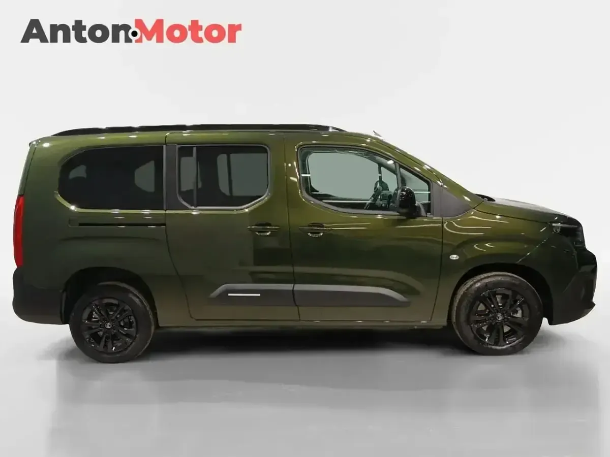 Usado Citroën Berlingo 130 CV (95 kW) 2024 Verde Monovolumen