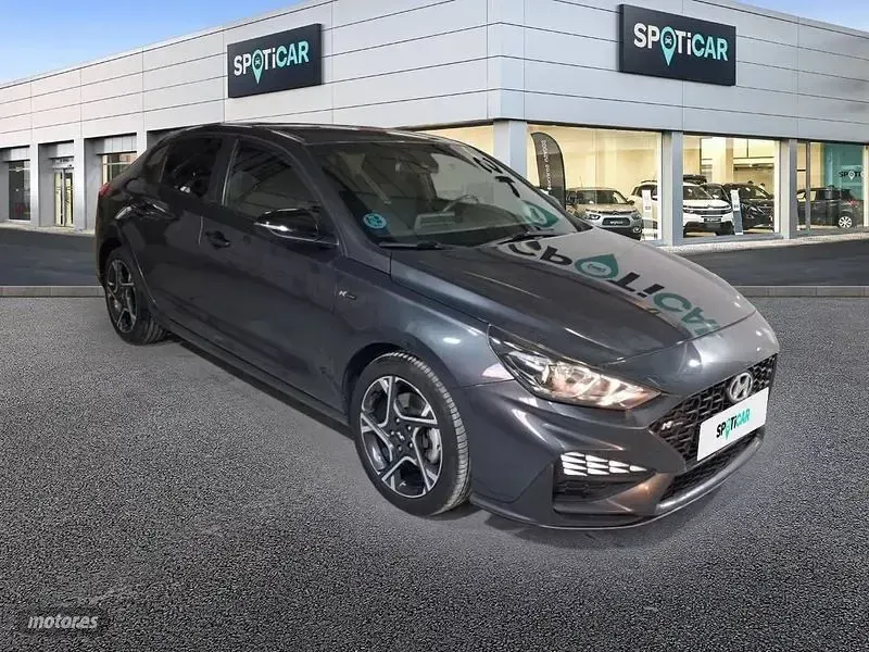 Usado Hyundai i30 N Line 100 CV (73 kW) 2023 Gris Familiar