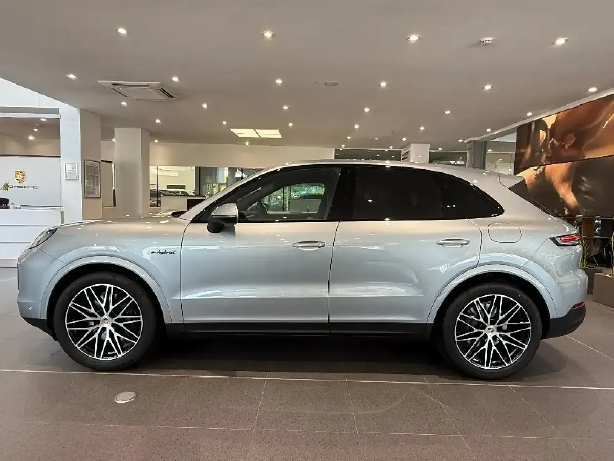 Nuevo Porsche Cayenne E-Hybrid 470 CV (345 kW) 2025 Gris/plata SUV