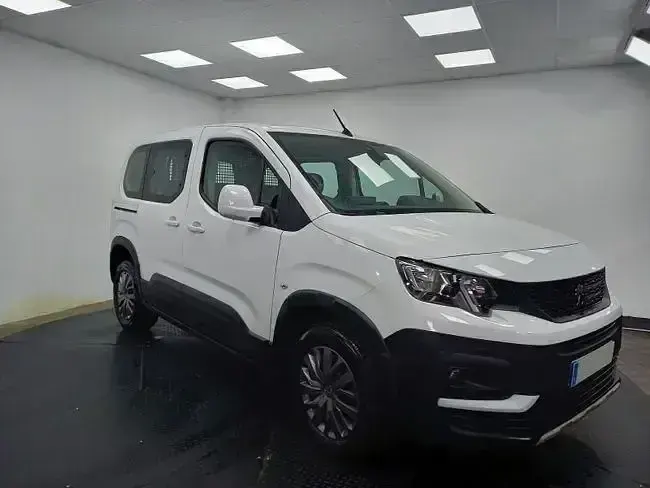Usado Peugeot Rifter Active 101 CV (74 kW) 2023 Blanco Monovolumen