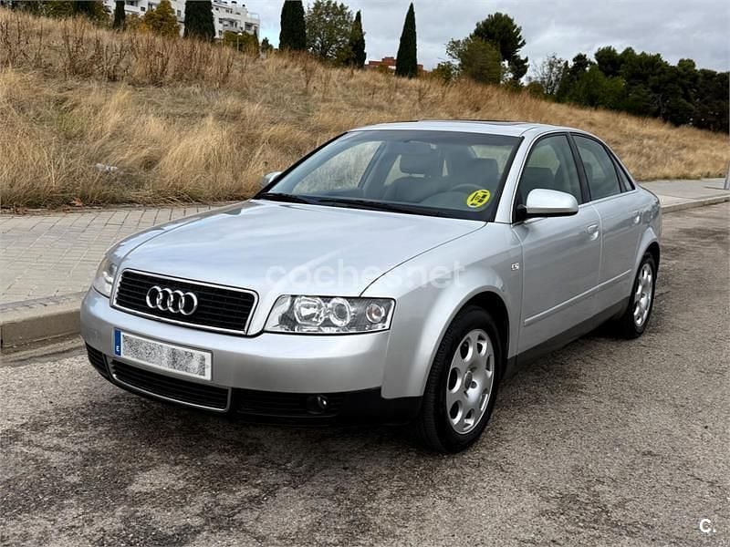 Usado Audi A4 Sport 170 CV (125 kW) 2003 Gris / plata Berlina
