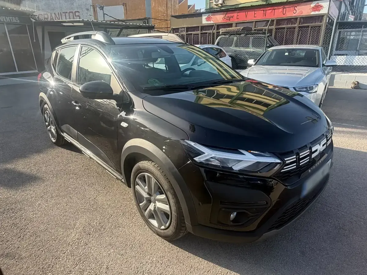 Usado Dacia Sandero Expression 91 CV (66 kW) 2023 Negro