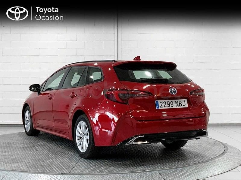 Usado Toyota Corolla Active 140 CV (102 kW) 2025 Rojo Familiar