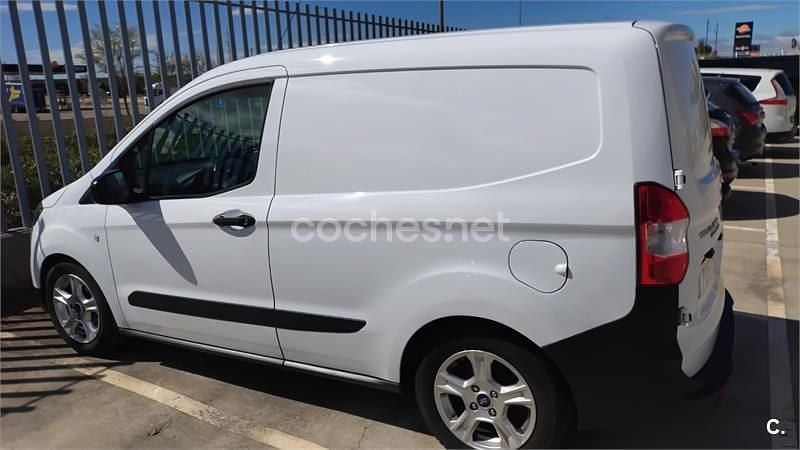 Usado Ford Tourneo Courier Sport 100 CV (73 kW) 2022 Blanco Monovolumen