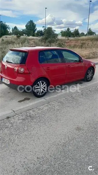 Usado VW Golf IV 100 CV (73 kW) 2004 Rojo Berlina
