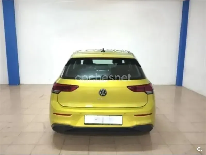 Usado VW Golf VII Life 115 CV (84 kW) 2020 Amarillo Berlina