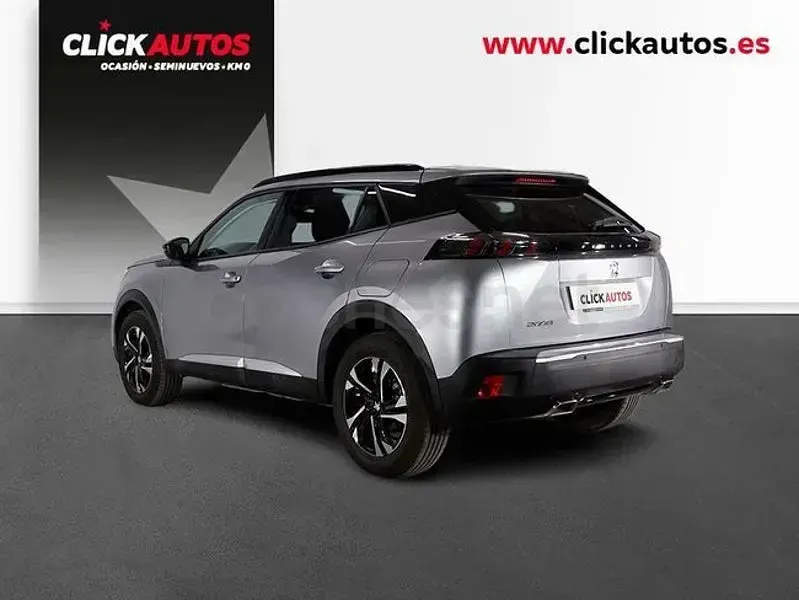 Usado Peugeot 2008 Allure 130 CV (95 kW) 2022 Gris / plata SUV