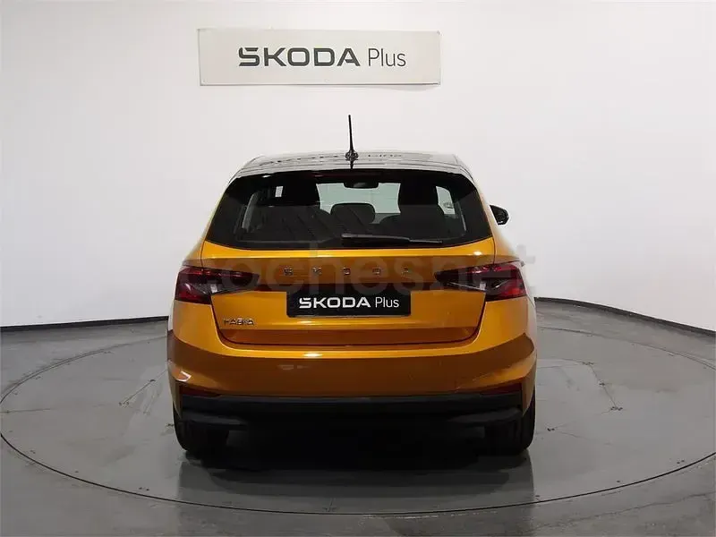 Usado Skoda Fabia Style 95 CV (69 kW) 2022 Naranja Utilitario