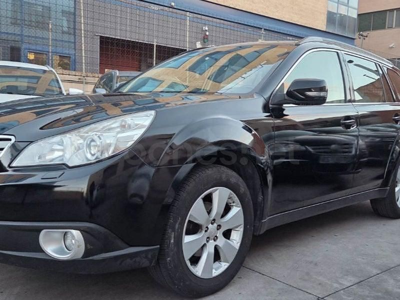 Usado Subaru Outback 167 CV (122 kW) 2010 Negro Familiar