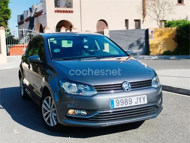 Usado VW Polo Advance 90 CV (66 kW) 2017 Gris / plata Berlina