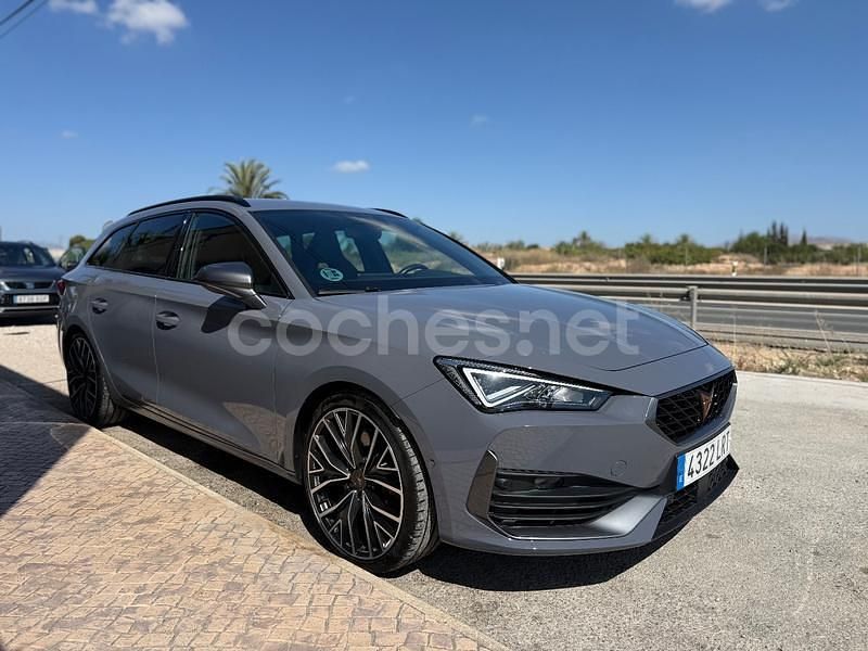 Usado Cupra Leon 310 CV (228 kW) 2021 Gris / plata Familiar
