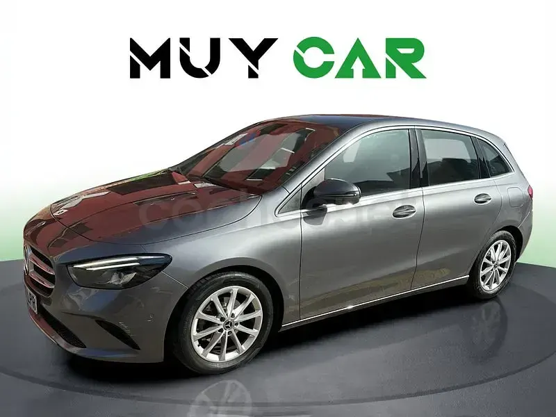 Usado Mercedes B180 136 CV (100 kW) 2021 Gris / plata Utilitario
